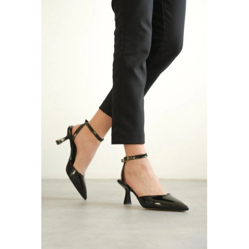 Kadın Siyah Rugan Topuklu Ayakkabı TR03MS02A