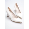 Beyaz Sivri Burun Orta Topuklu Kadın Stiletto TR20MS02B