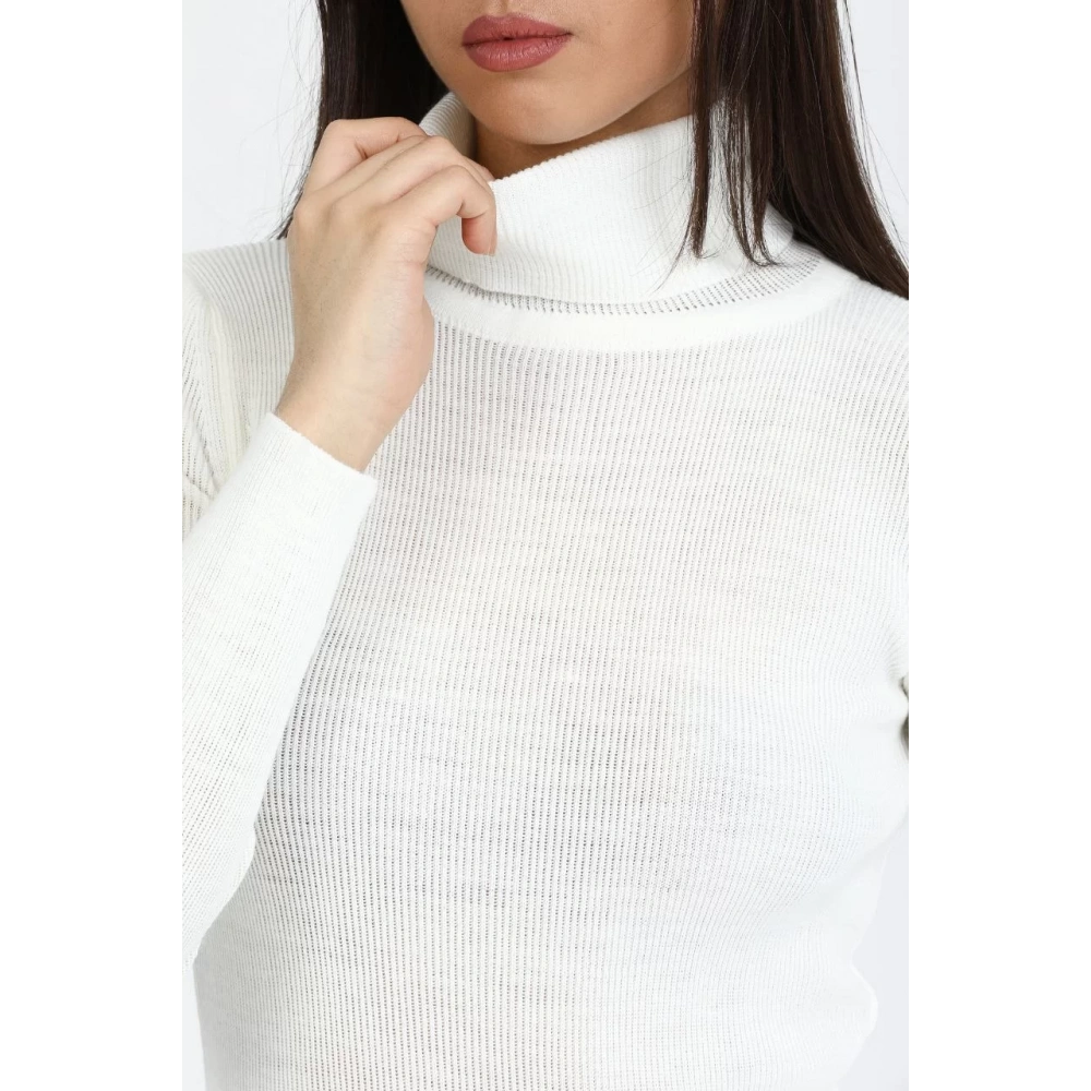 Kadın Kırık Beyaz Boğazlı Kazak