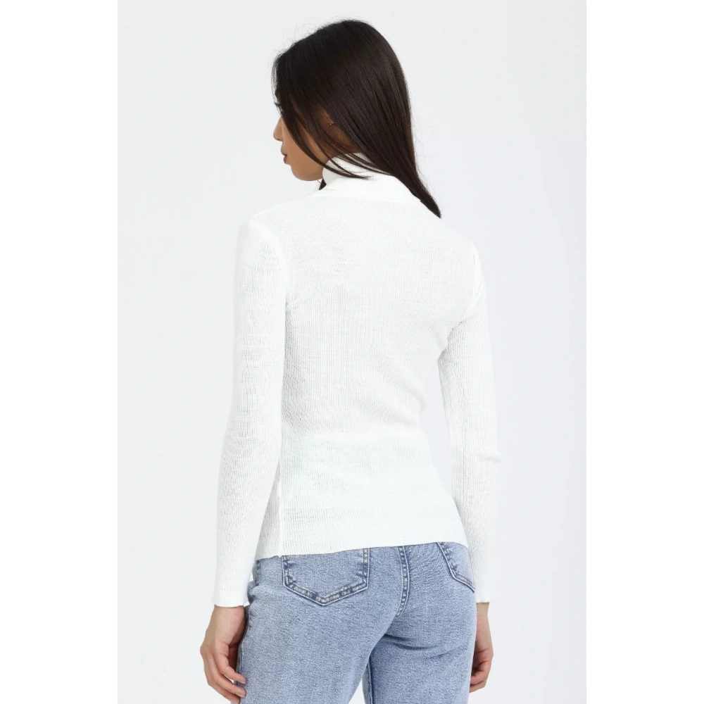 Kadın Kırık Beyaz Boğazlı Kazak