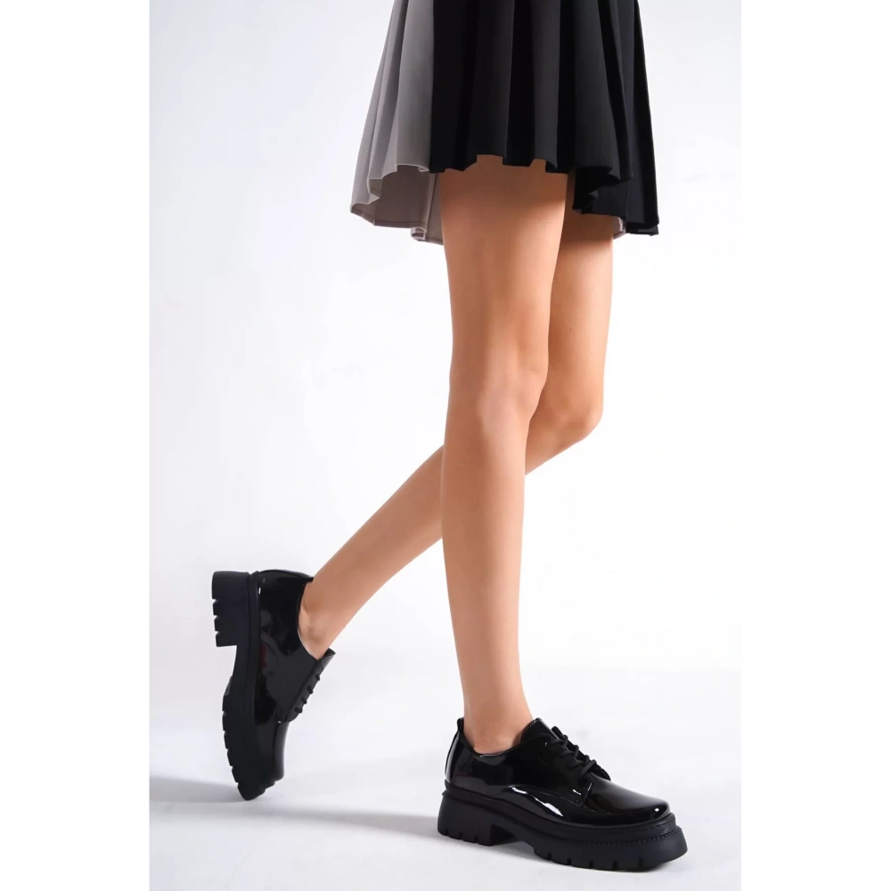 Kadın Parlak Siyah Günlük Ayakkabı