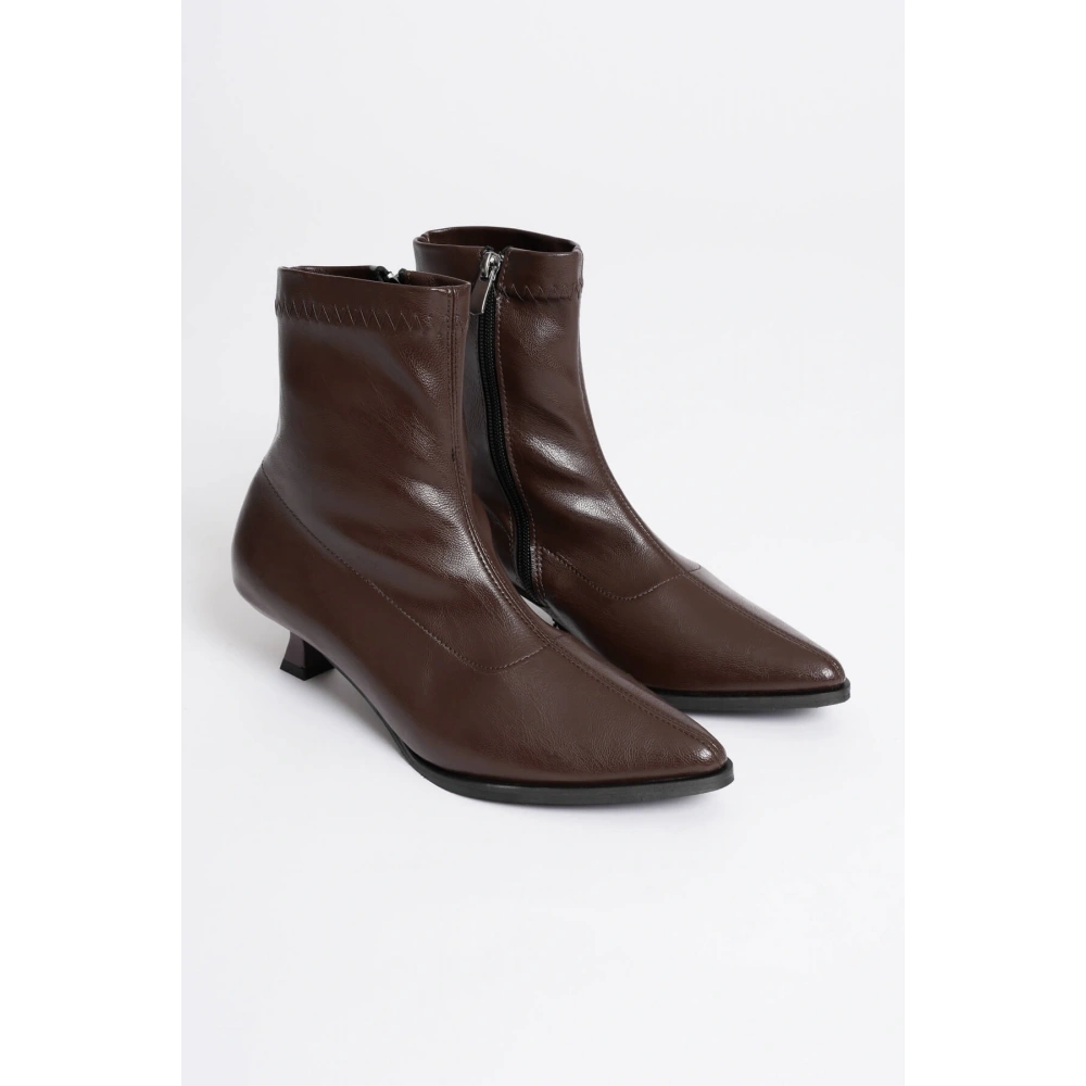 Kadın Acı Kahve Topuklu Bot TR23MK01B