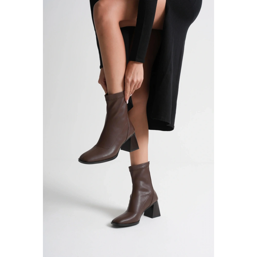 Acı Kahve Kalın Topuklu Streç Bot TR08MK01C