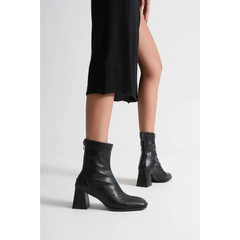 Siyah Kalın Topuklu Streç Bot TR08MK01A