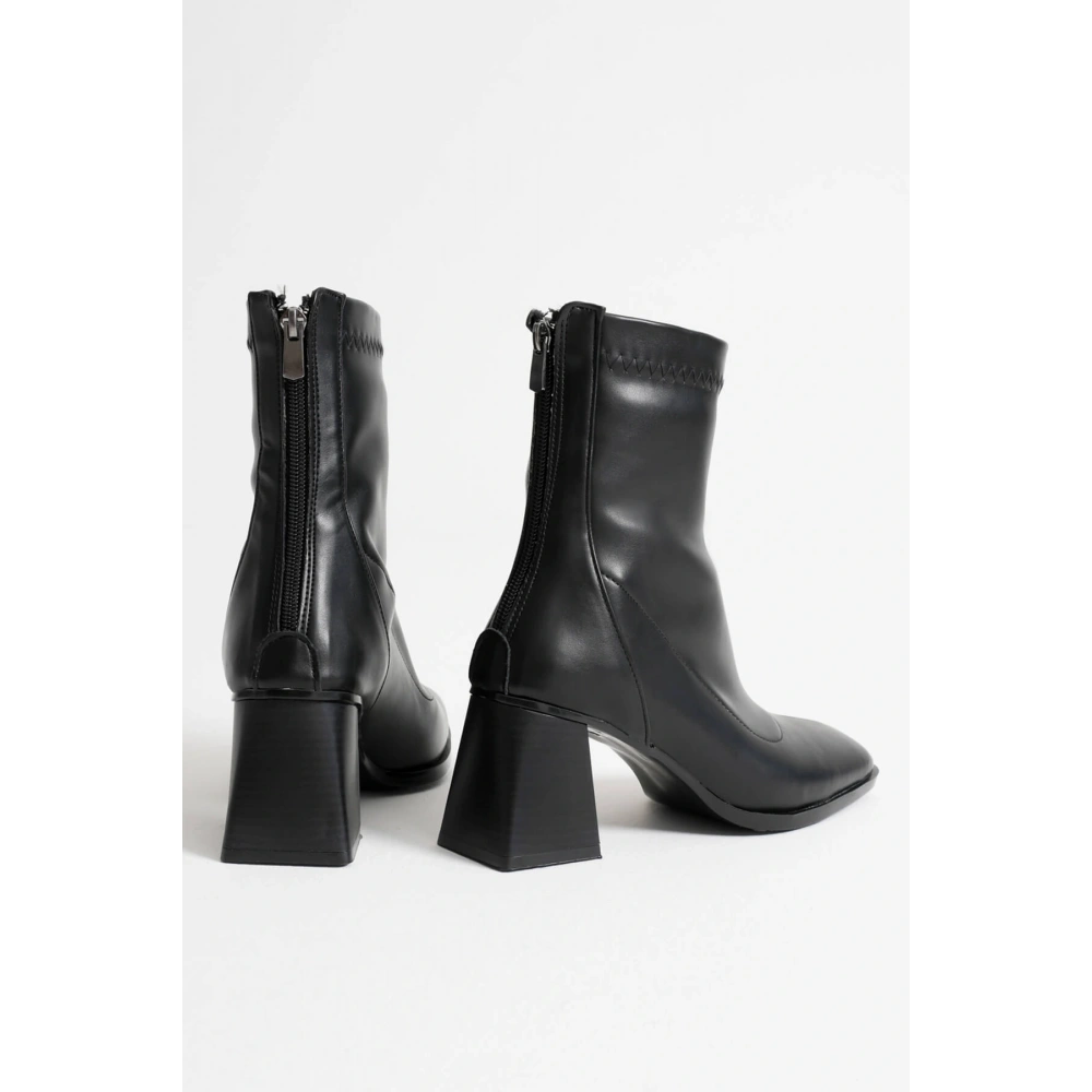 Siyah Kalın Topuklu Streç Bot TR08MK01A