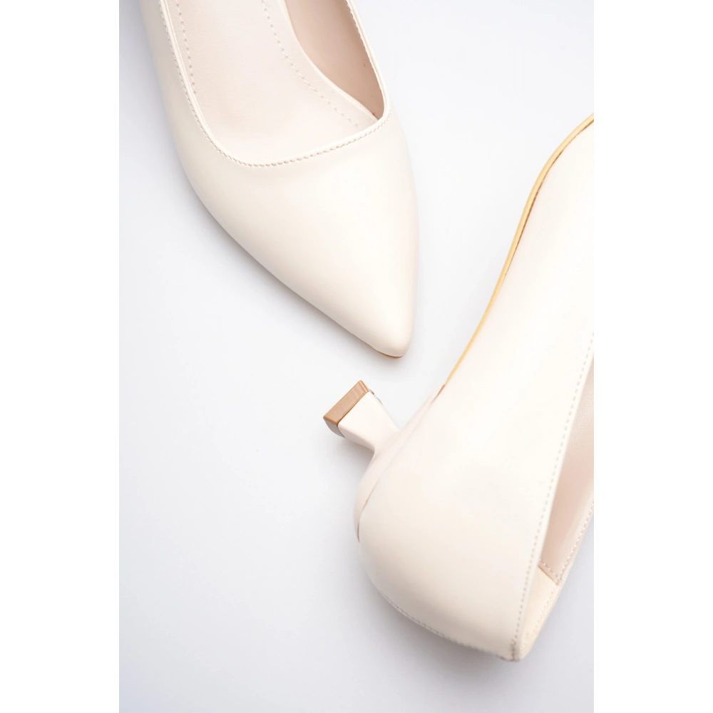 Bej Kadın Günlük Kısa Topuklu Stiletto Ayakkabı TR20MS03B
