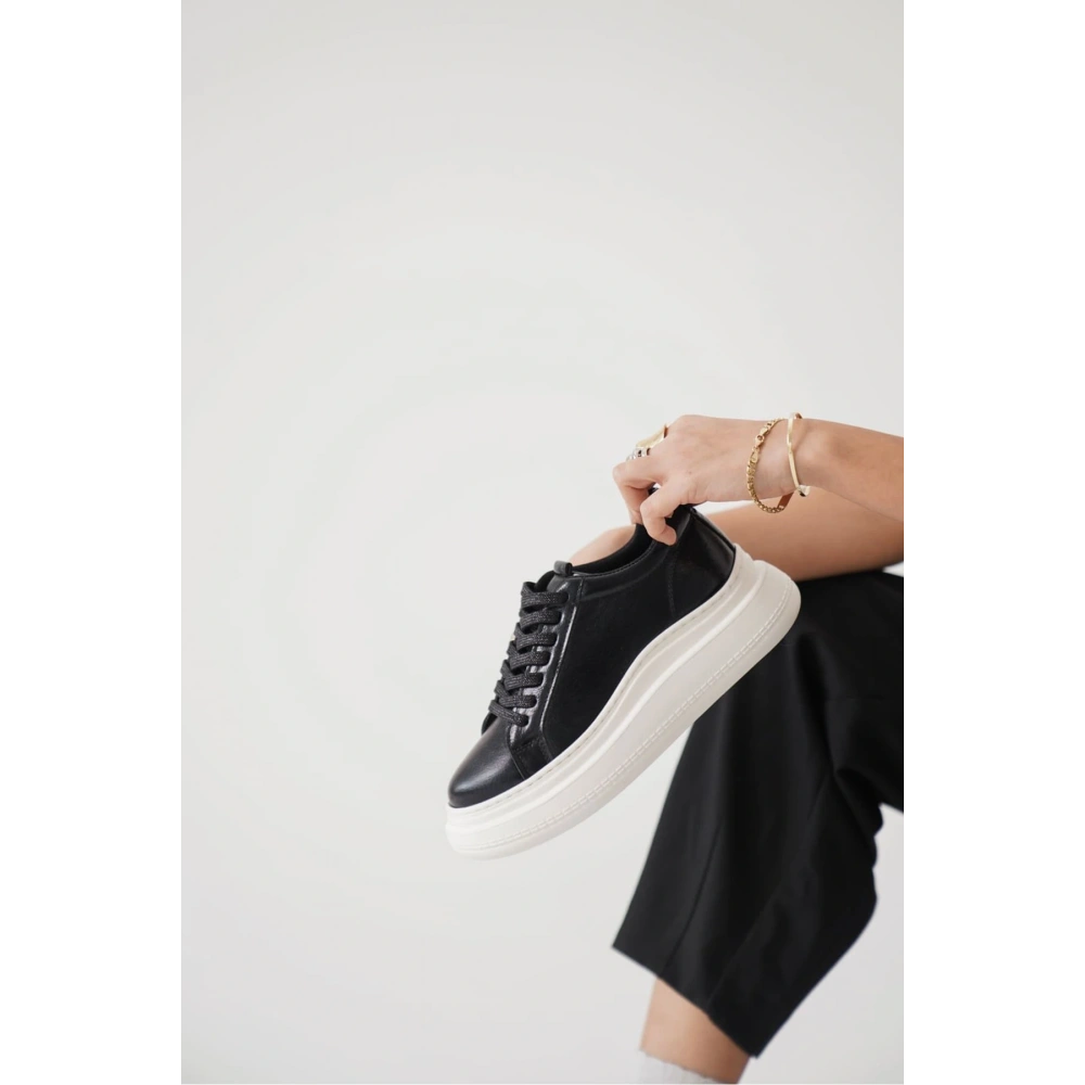 Kadın Siyah Sneaker TR01MS05A