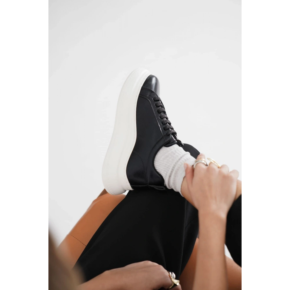 Kadın Siyah Sneaker TR01MS05A