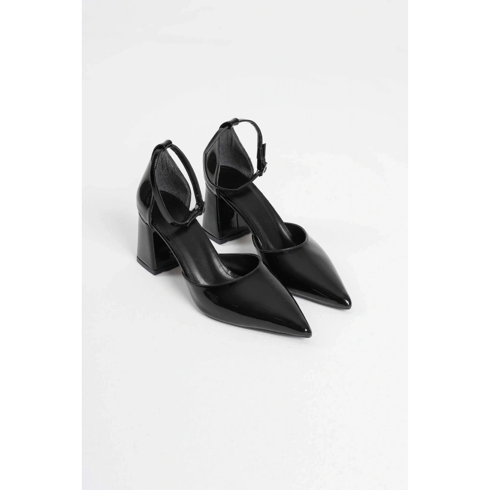 Siyah Rugan Kadın Topuklu Ayakkabı TR08MS11A