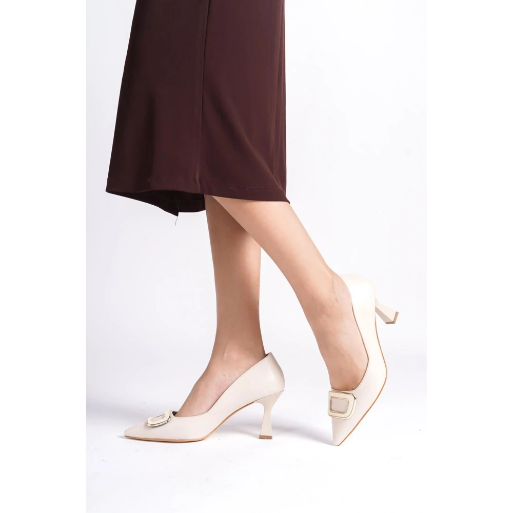 Kadın Bej Topuklu Ayakkabı TR12MS07C