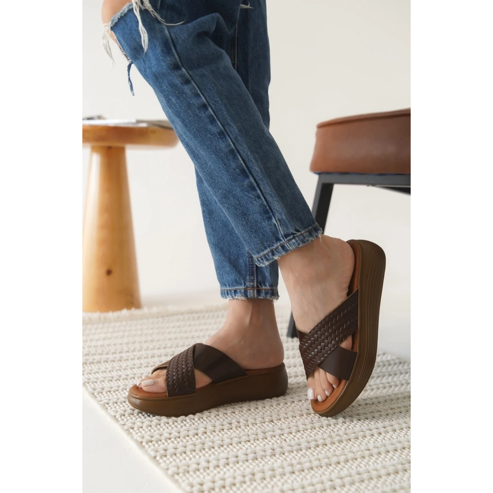 Acı Kahve Örgü Desenli Hakiki Deri Terlik TR31MY53K