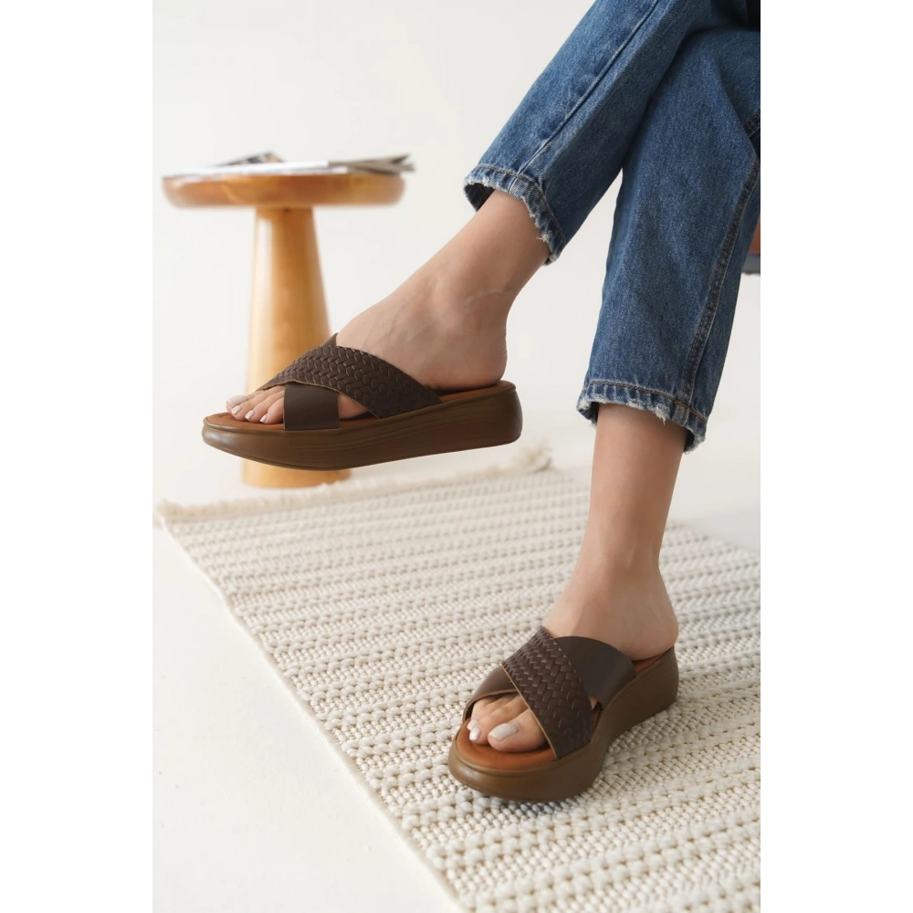 Acı Kahve Örgü Desenli Hakiki Deri Terlik TR31MY53K