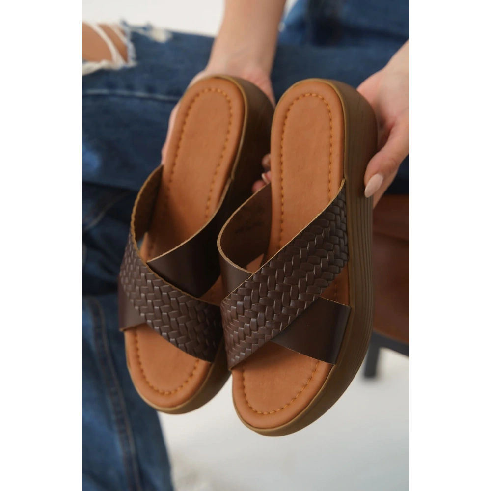 Acı Kahve Örgü Desenli Hakiki Deri Terlik TR31MY53K