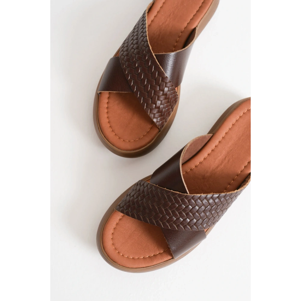 Acı Kahve Örgü Desenli Hakiki Deri Terlik TR31MY53K