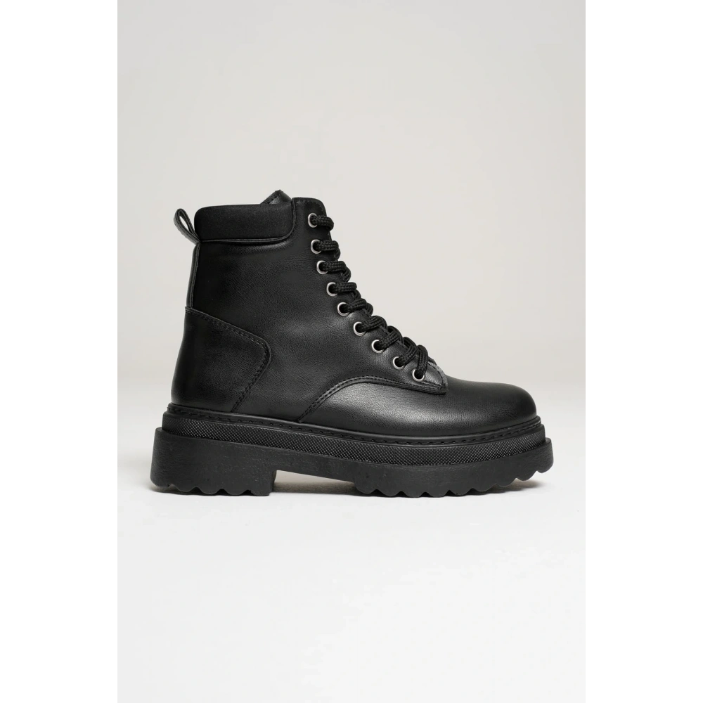 Fiora Kadın Kışlık Kalın Tabanlı Siyah Bot