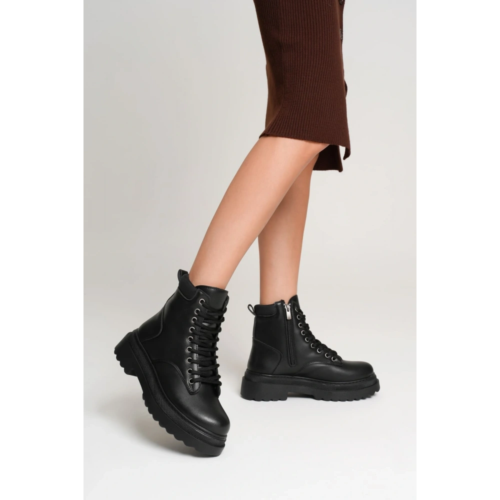 Fiora Kadın Kışlık Kalın Tabanlı Siyah Bot
