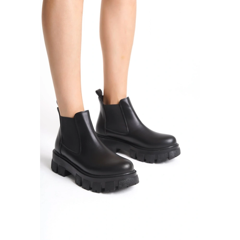 Julia Kadın Siyah Günlük Lastikli Bot