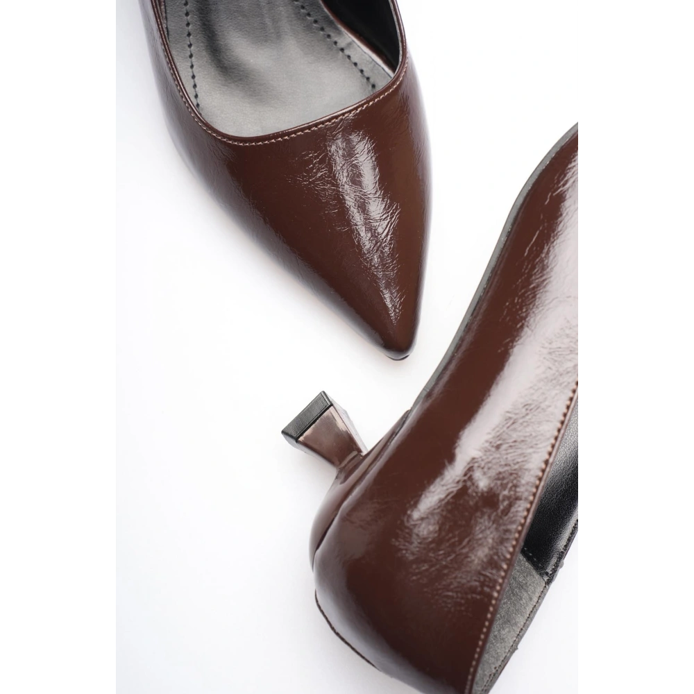 Kadın Acı Kahve Kırışık Rugan Kısa Topuklu Stiletto Ayakkabı TR20MS03D