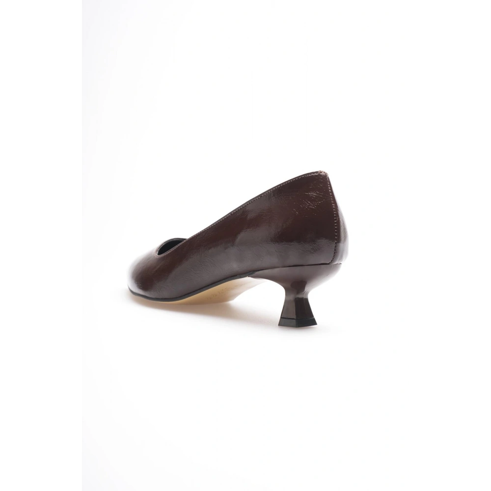 Kadın Acı Kahve Kırışık Rugan Kısa Topuklu Stiletto Ayakkabı TR20MS03D