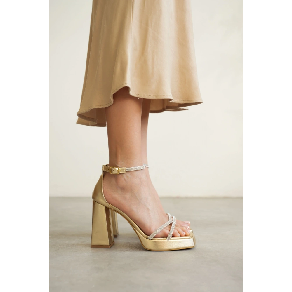 Kadın Altın Topuklu Sandalet TR12MY01F