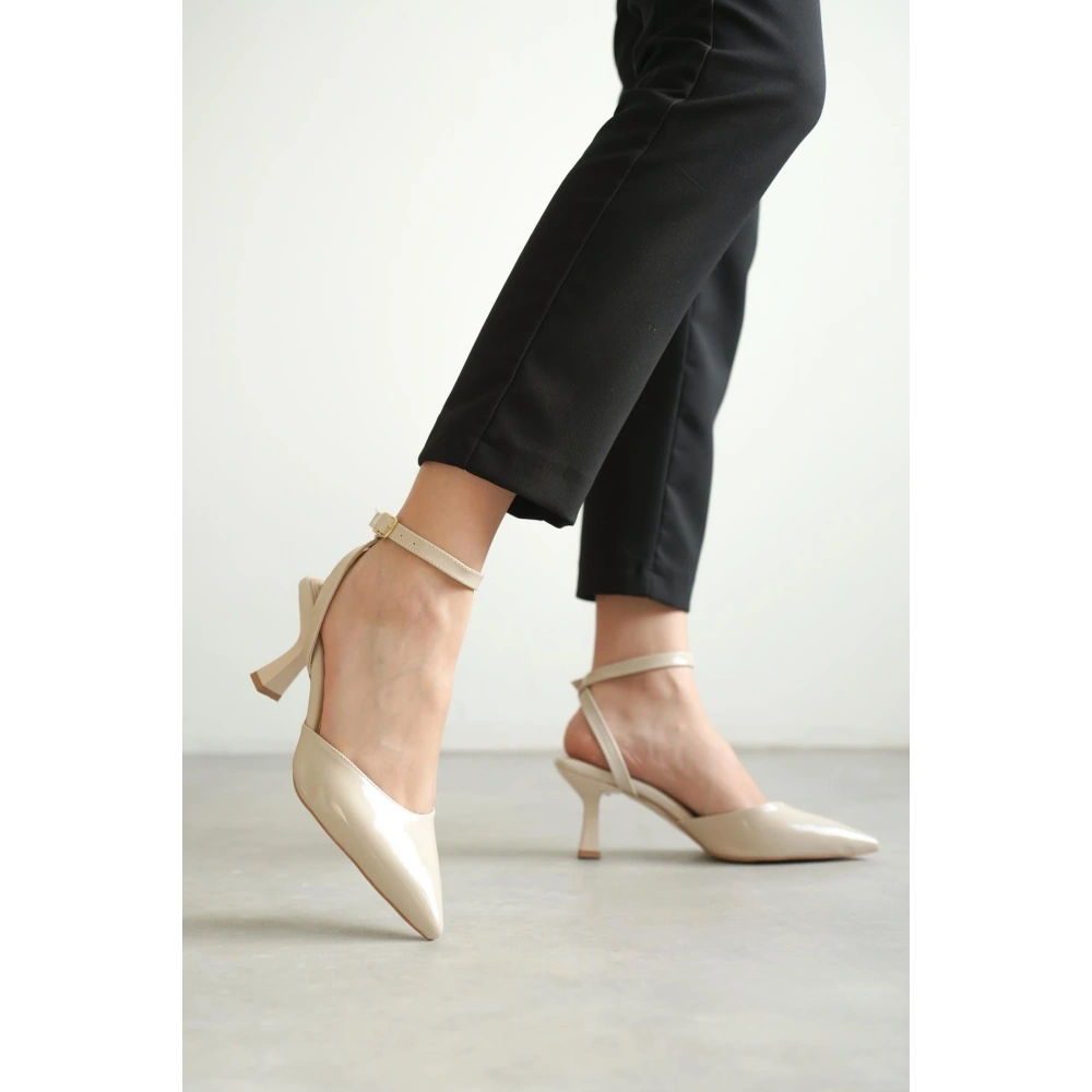 Kadın Bej Rugan Topuklu Ayakkabı TR03MS02C