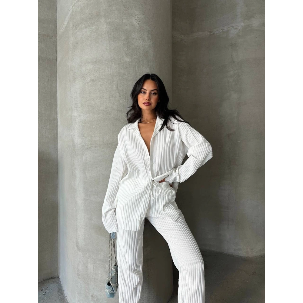 Kadın Beyaz Düğmeli Takım