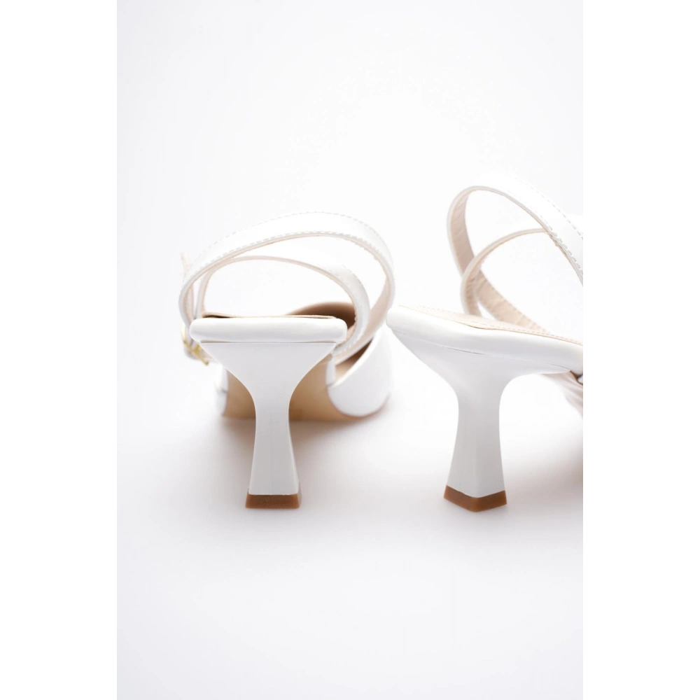 Kadın Beyaz Rugan Topuklu Ayakkabı TR03MS02B