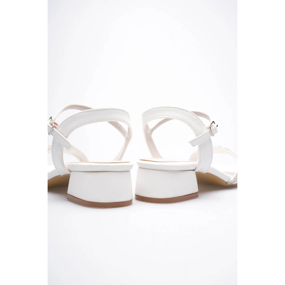 Kadın Beyaz Taş Detaylı Kalın Topuklu Şık Sandalet TR20MY26B
