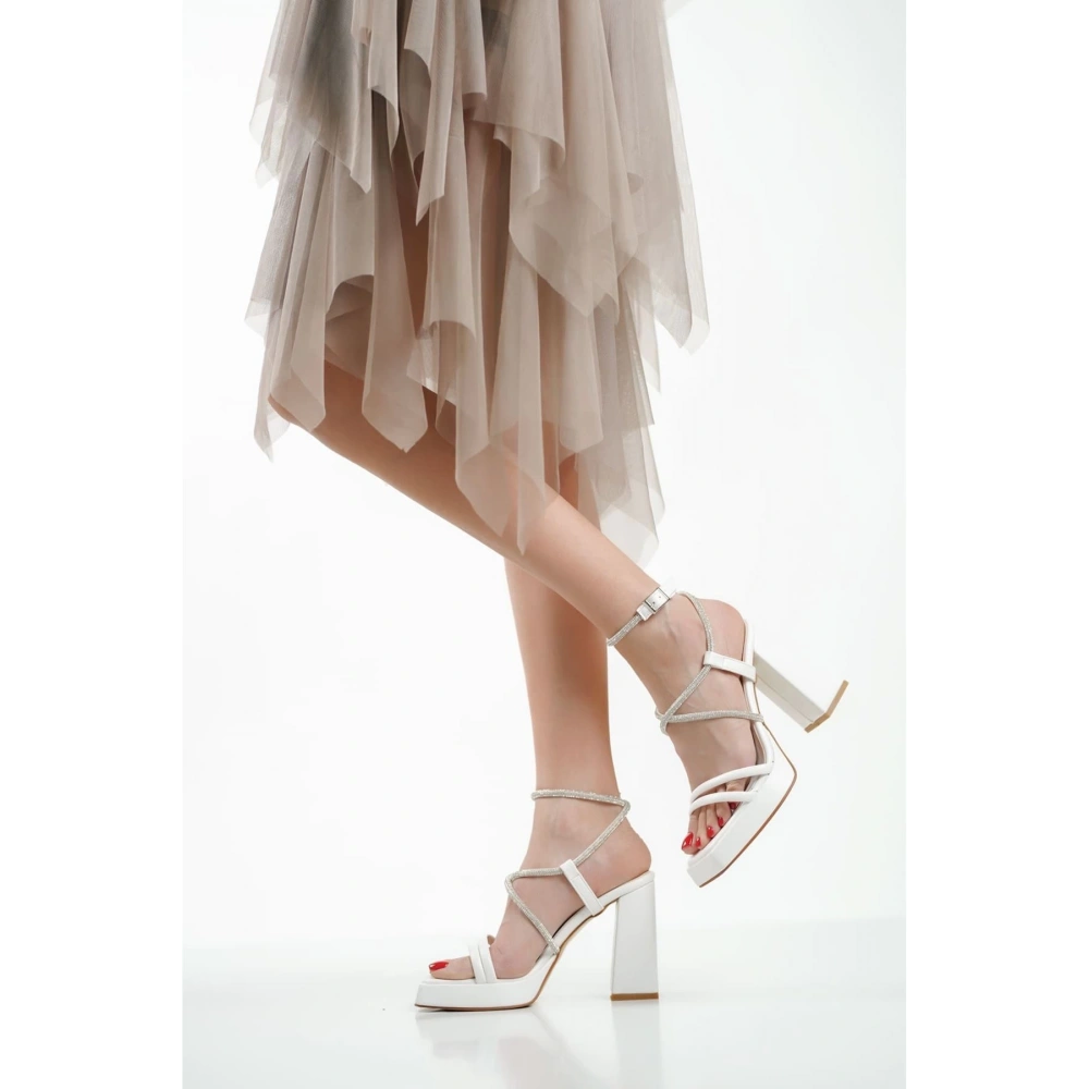 Kadın Beyaz Taşlı Yüksek Topuklu Ayakkabı