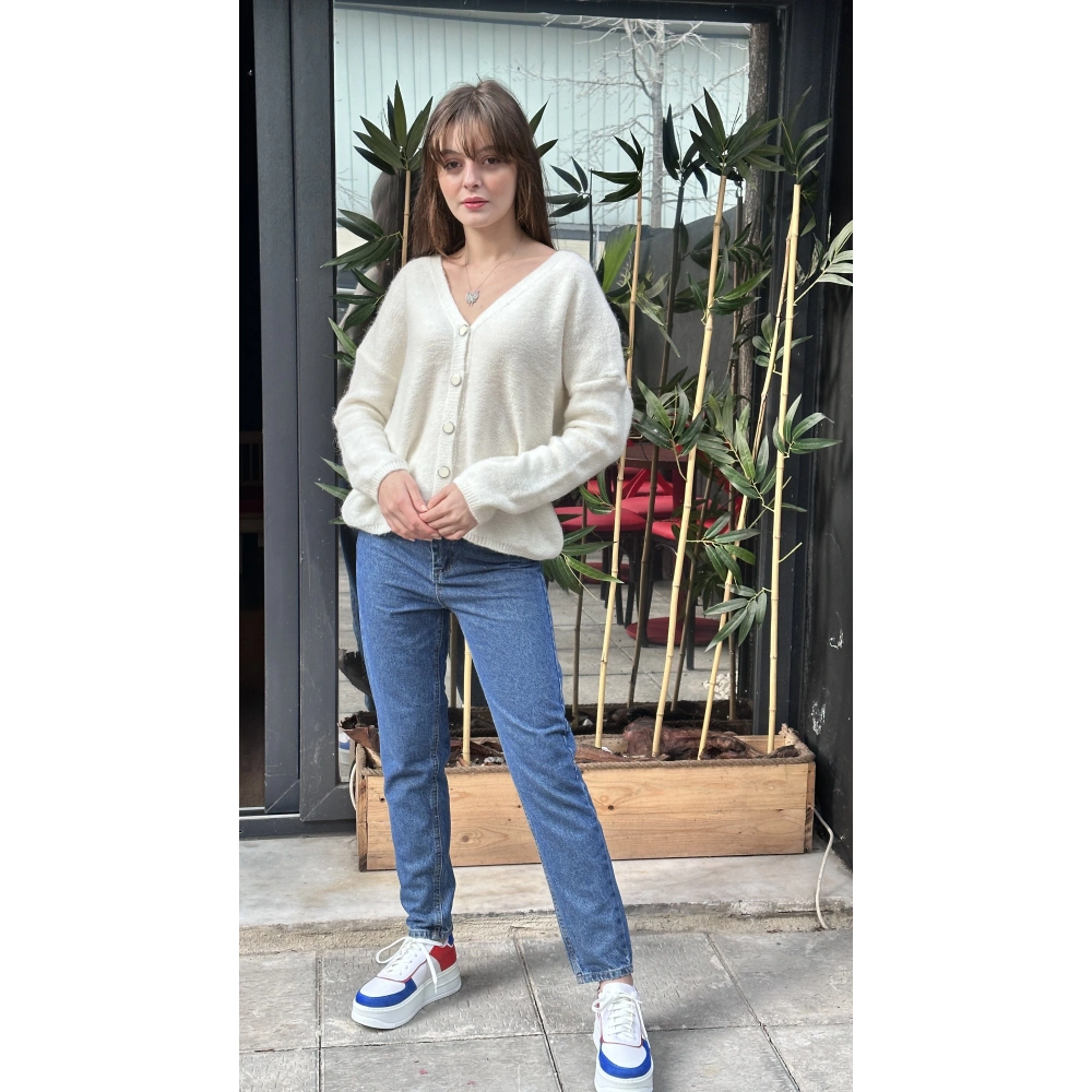 Kırık Beyaz Düğmeli Hırka