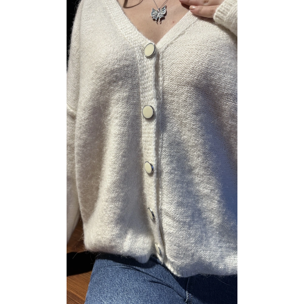 Kırık Beyaz Düğmeli Hırka