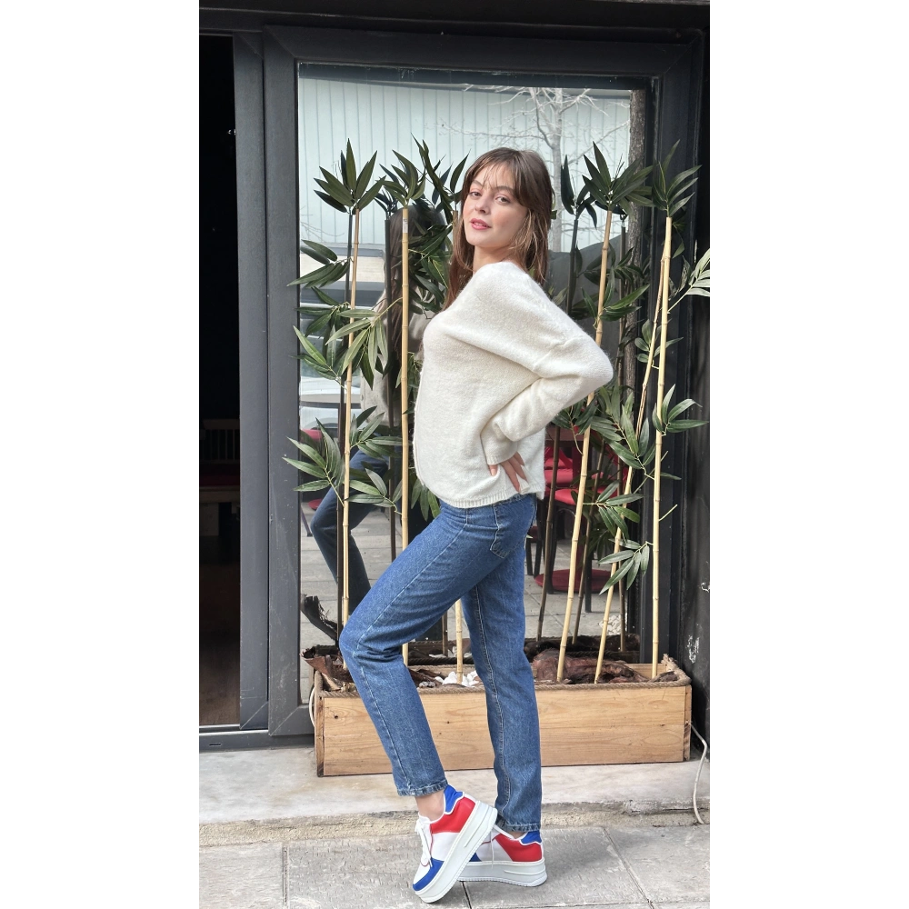 Kırık Beyaz Düğmeli Hırka