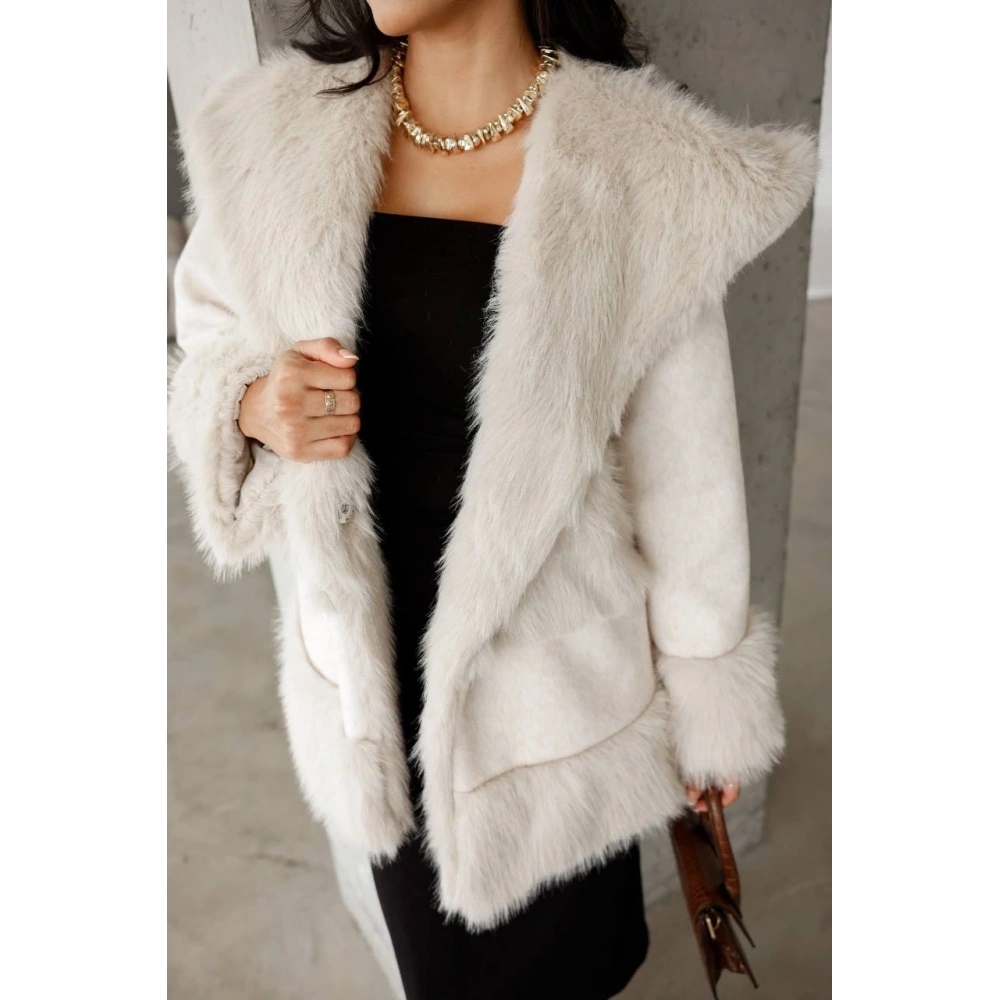 Kadın  Kırık Beyaz Peluş Kaban