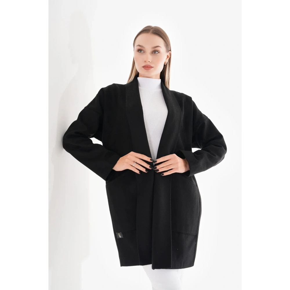 Kadın Oversıze Siyah Kaşe Kaban