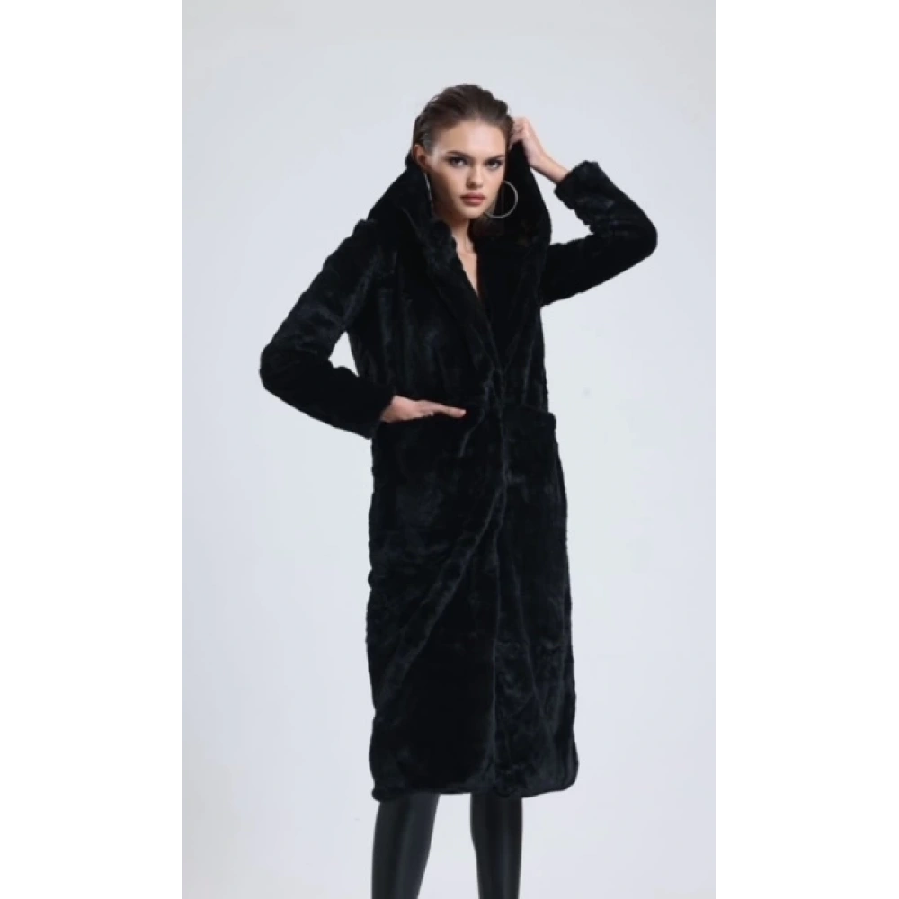 Kadın Parlak Siyah Peluş Kaban