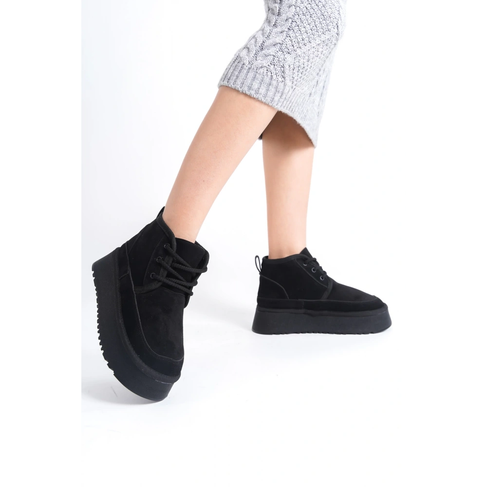 Kadın Siyah Bağcıklı Bilek Bot