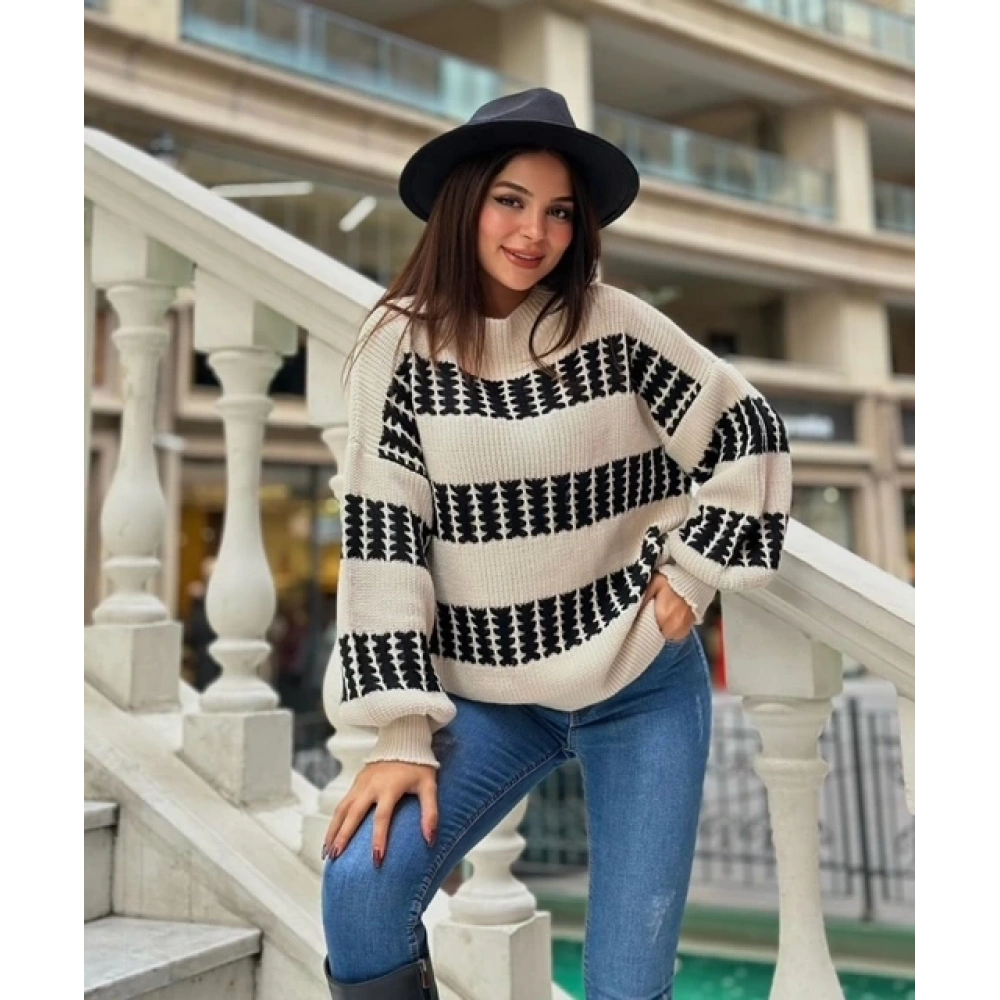 Kadın Siyah Beyaz Desenli Kazak