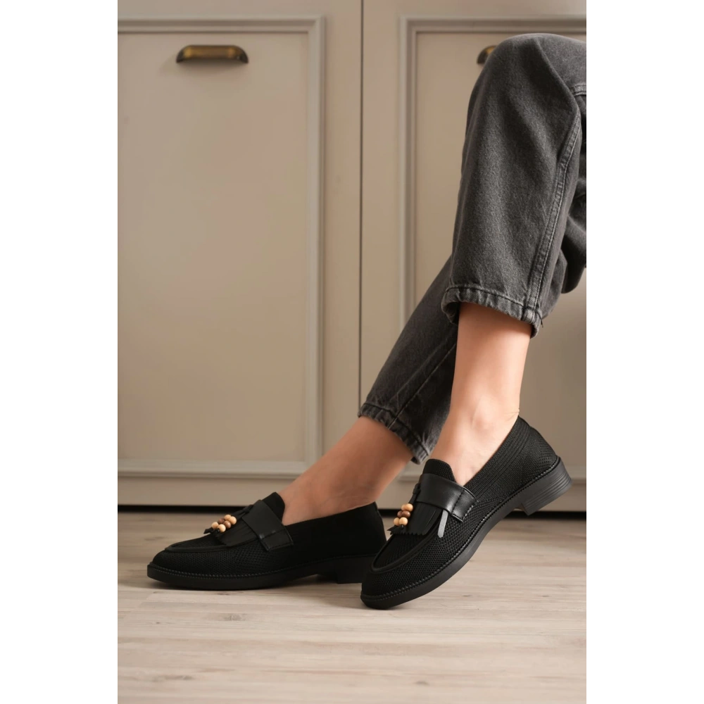 Kadın Siyah Boncuk Püsküllü Günlük Kısa Topuklu Ayakkabı TR30MS01A