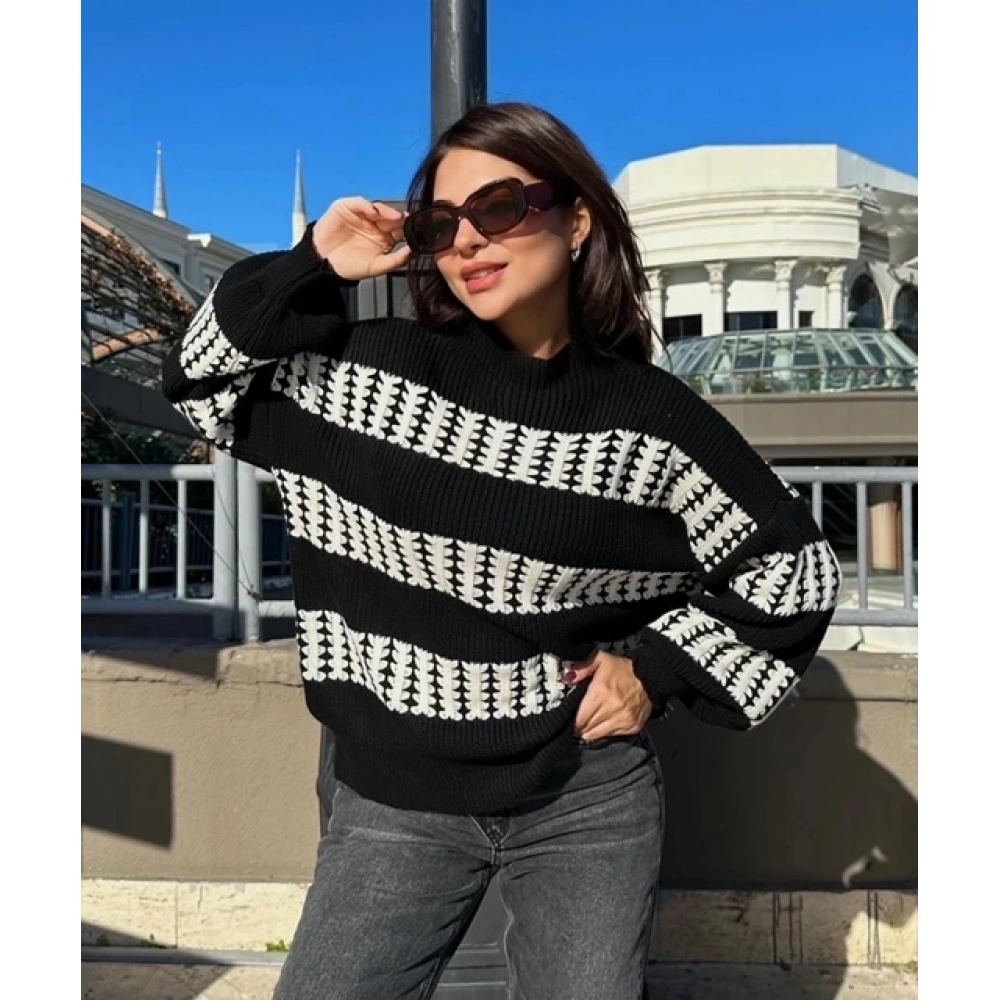 Kadın Siyah Desenli Kazak