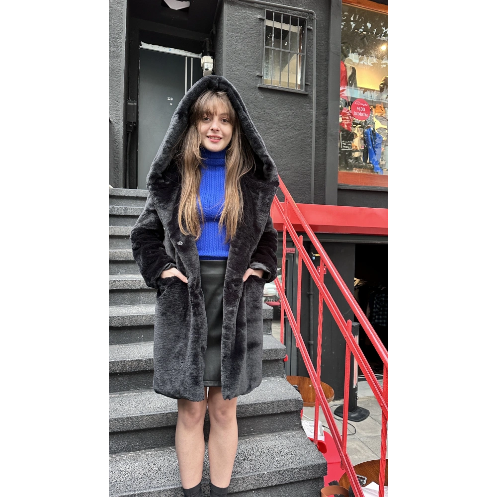 Kadın Siyah Kapüşonlu Kürklü Cepli Kaban