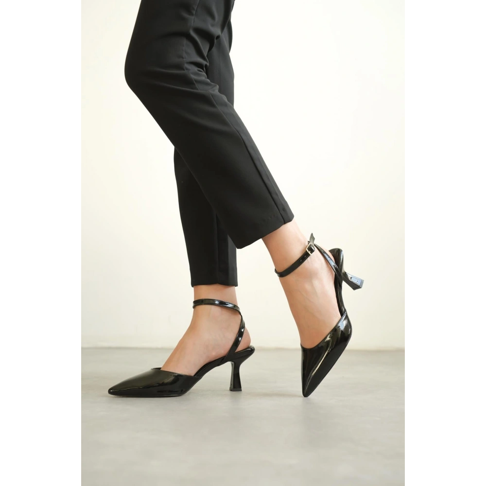 Kadın Siyah Rugan Topuklu Ayakkabı TR03MS02A