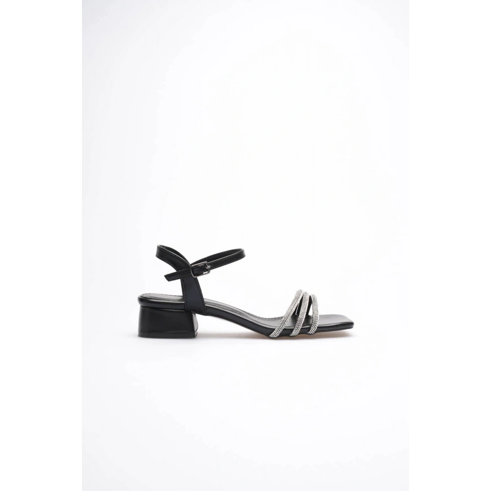 Kadın Siyah Taş Detaylı Kalın Topuklu Şık Sandalet TR20MY26A