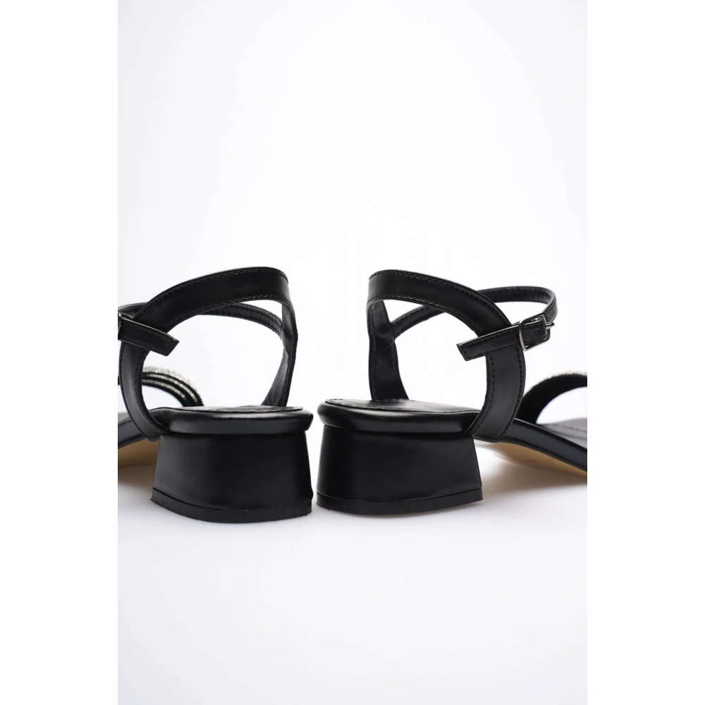 Kadın Siyah Taş Detaylı Kalın Topuklu Şık Sandalet TR20MY26A