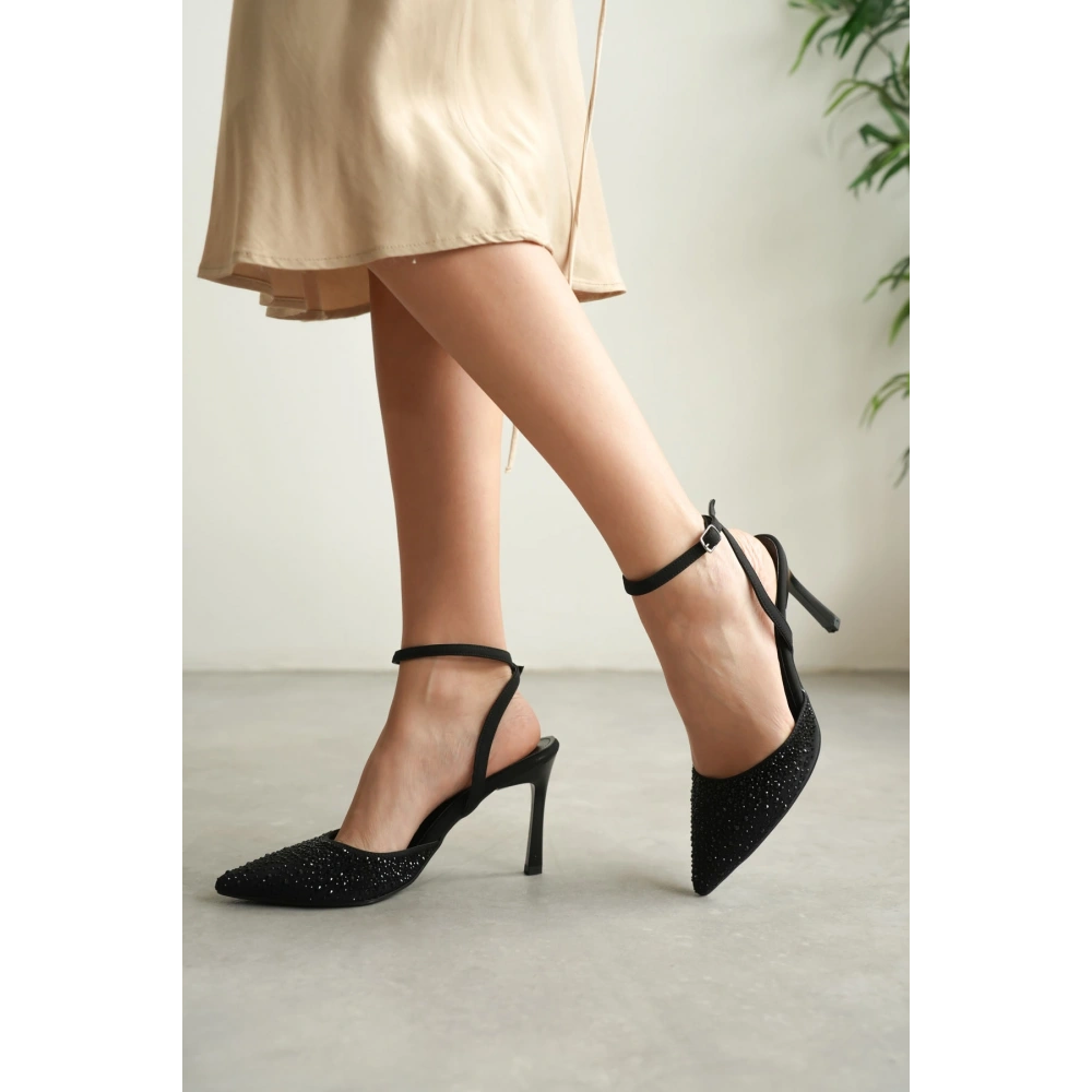 Kadın Siyah Taşlı Topuklu Ayakkabı TR08MS22A