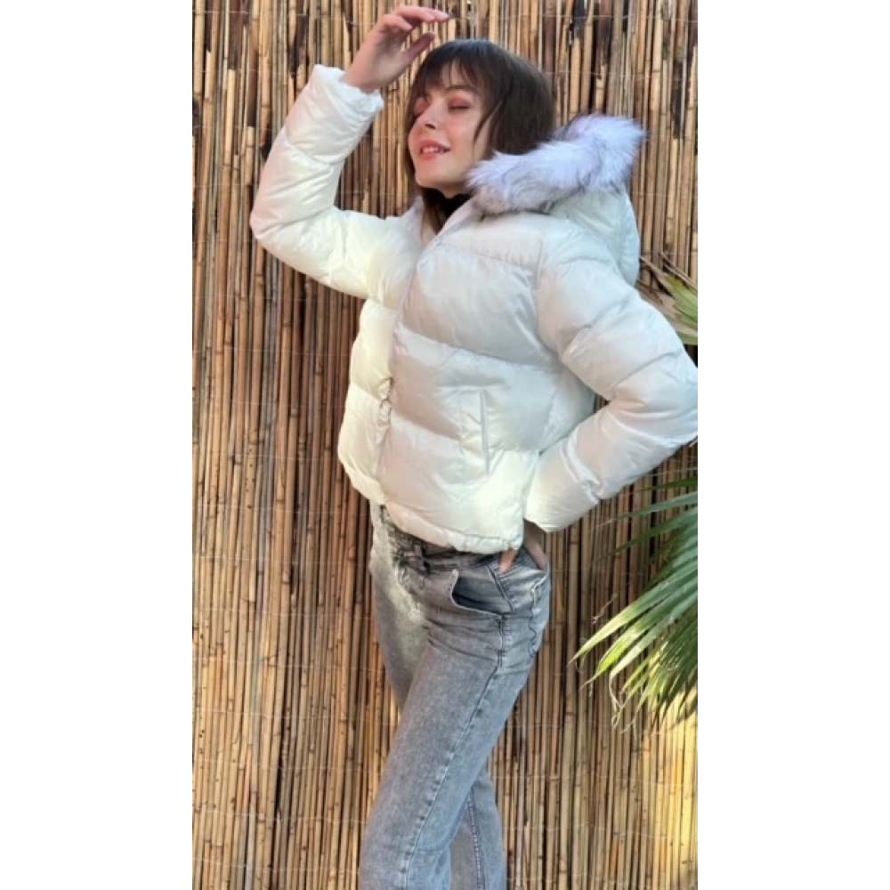 Kadın Beyaz Kapşonlu Şişme Mont