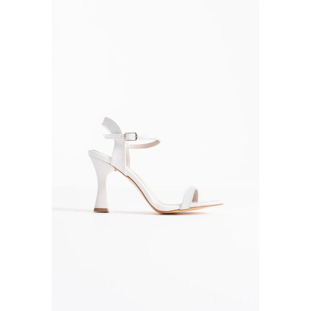 Karen Kadın Beyaz Tek Bant Sandalet