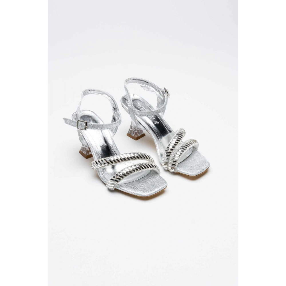 Gümüş Taşlı Kadın Topuklu Sandalet TR25MY05E