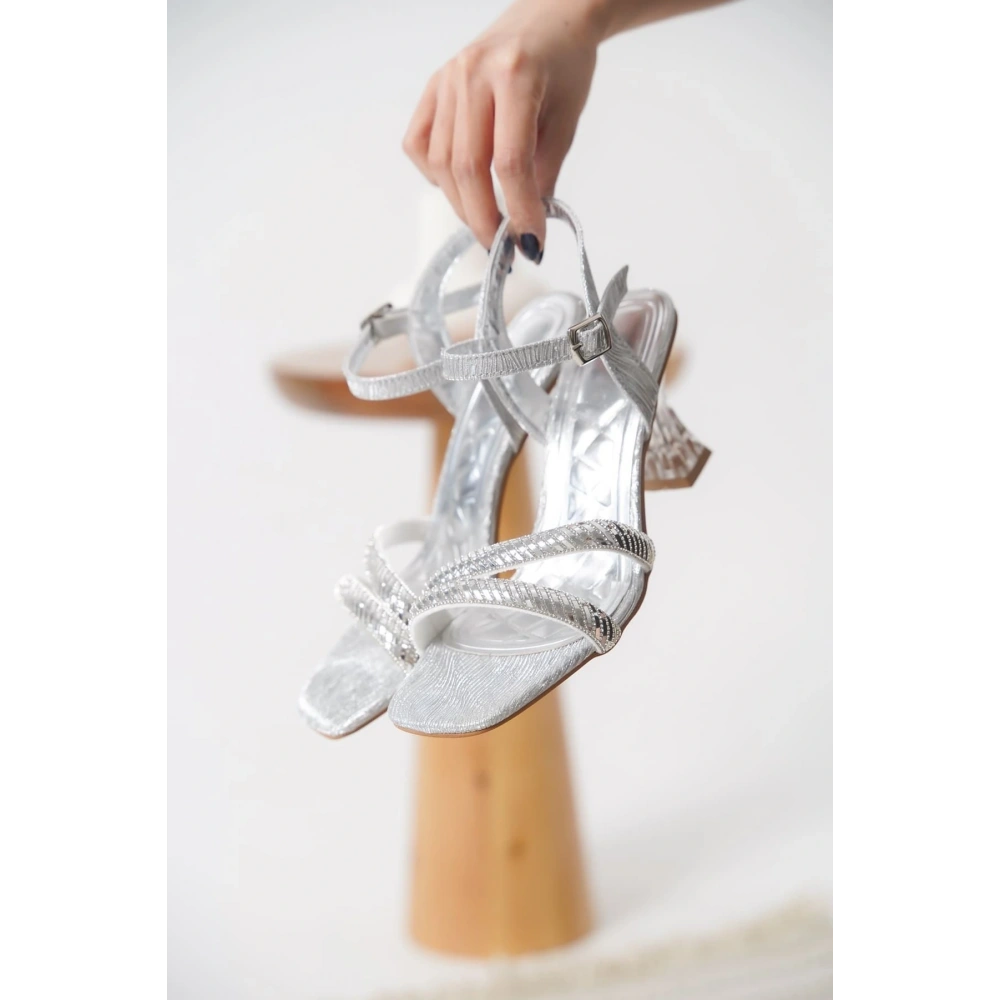 Gümüş Taşlı Kadın Topuklu Sandalet TR25MY05E