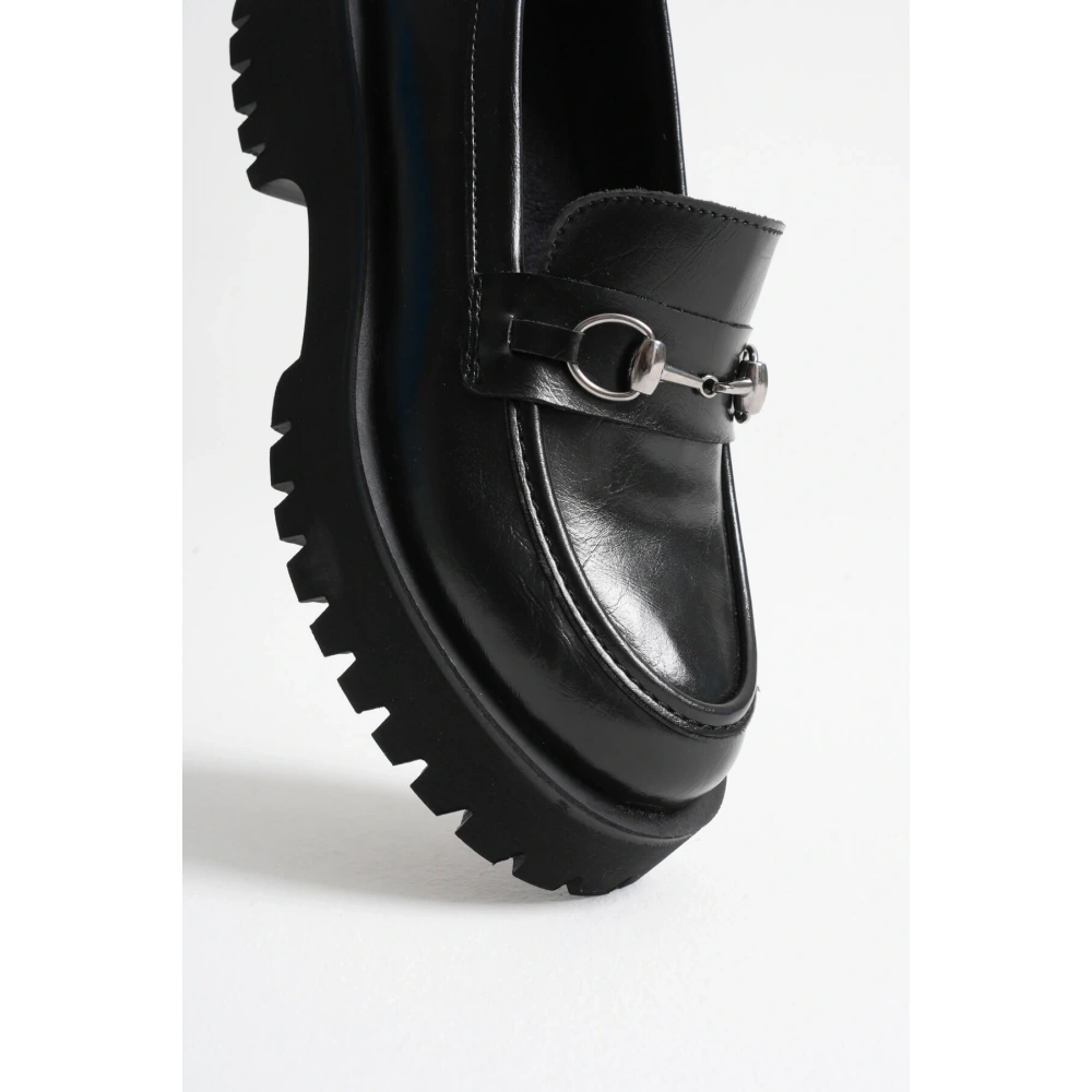 Lara Toka Detaylı Siyah Günlük Loafer Ayakkabı