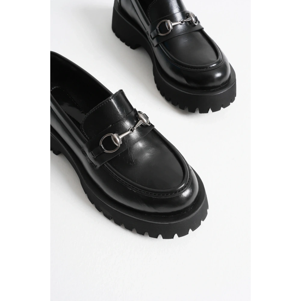 Lara Toka Detaylı Siyah Günlük Loafer Ayakkabı